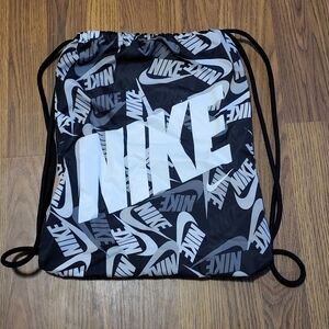 Nike Heritage Drawstring Gym Sack Backpack Black White All-Over Print C4